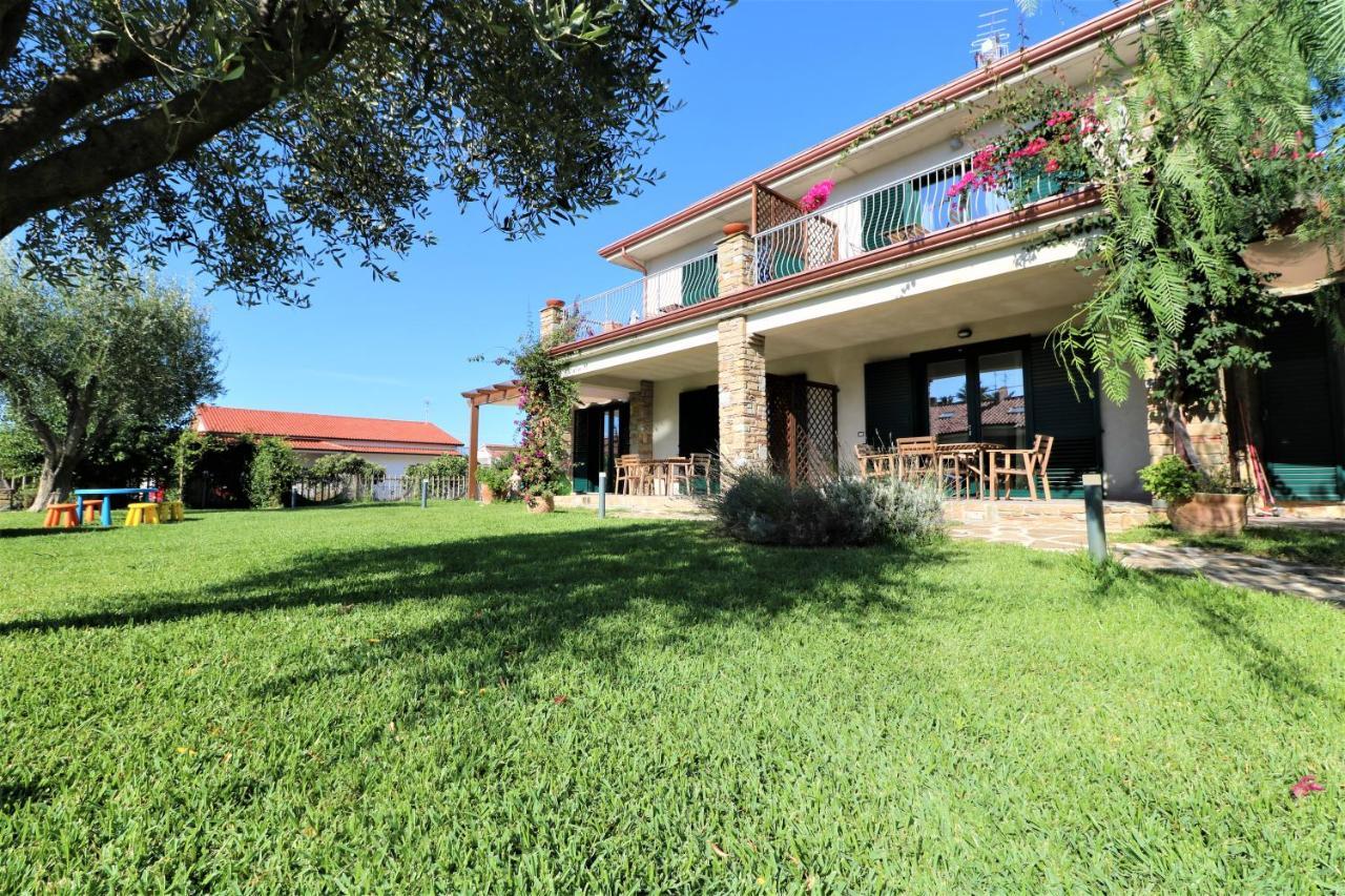 Villa Di Marinella Асчеа Екстериор снимка