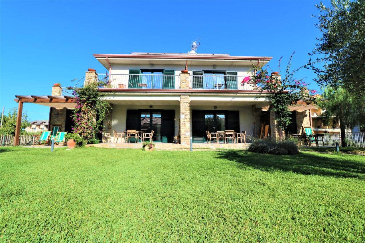 Villa Di Marinella Асчеа Екстериор снимка