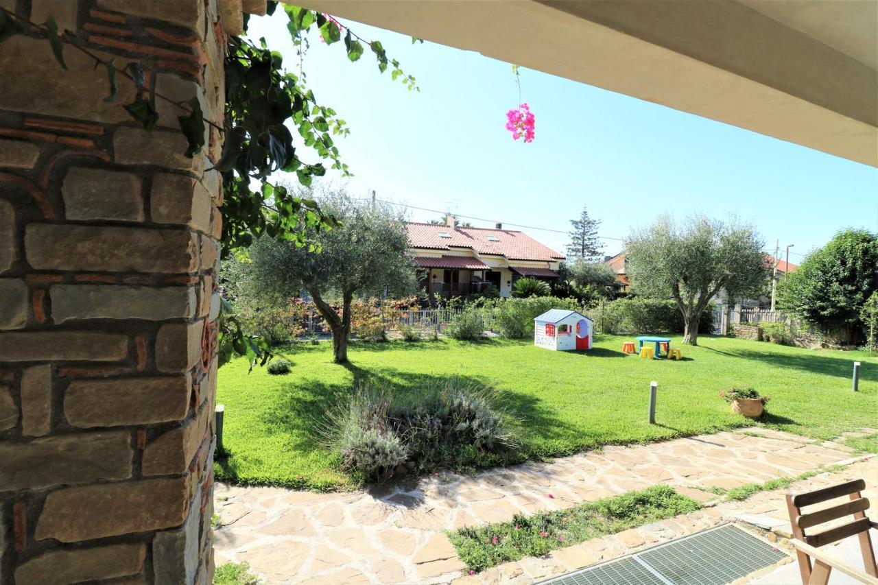 Villa Di Marinella Асчеа Екстериор снимка