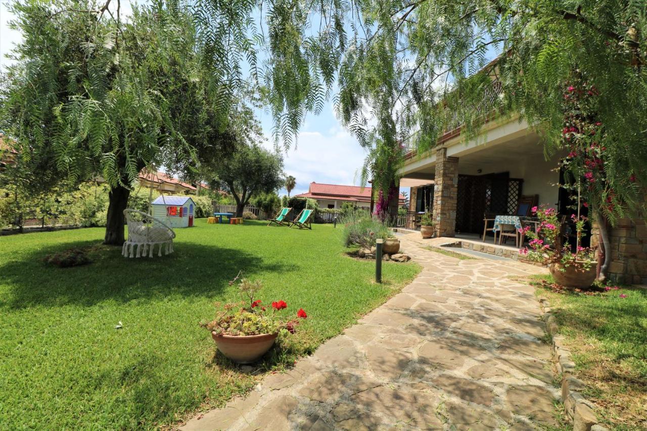 Villa Di Marinella Асчеа Екстериор снимка