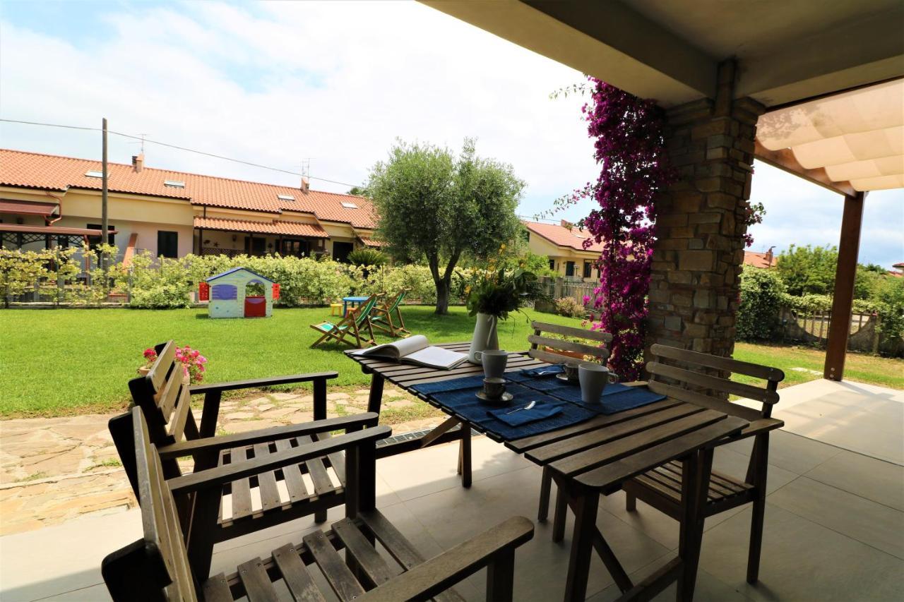 Villa Di Marinella Асчеа Екстериор снимка