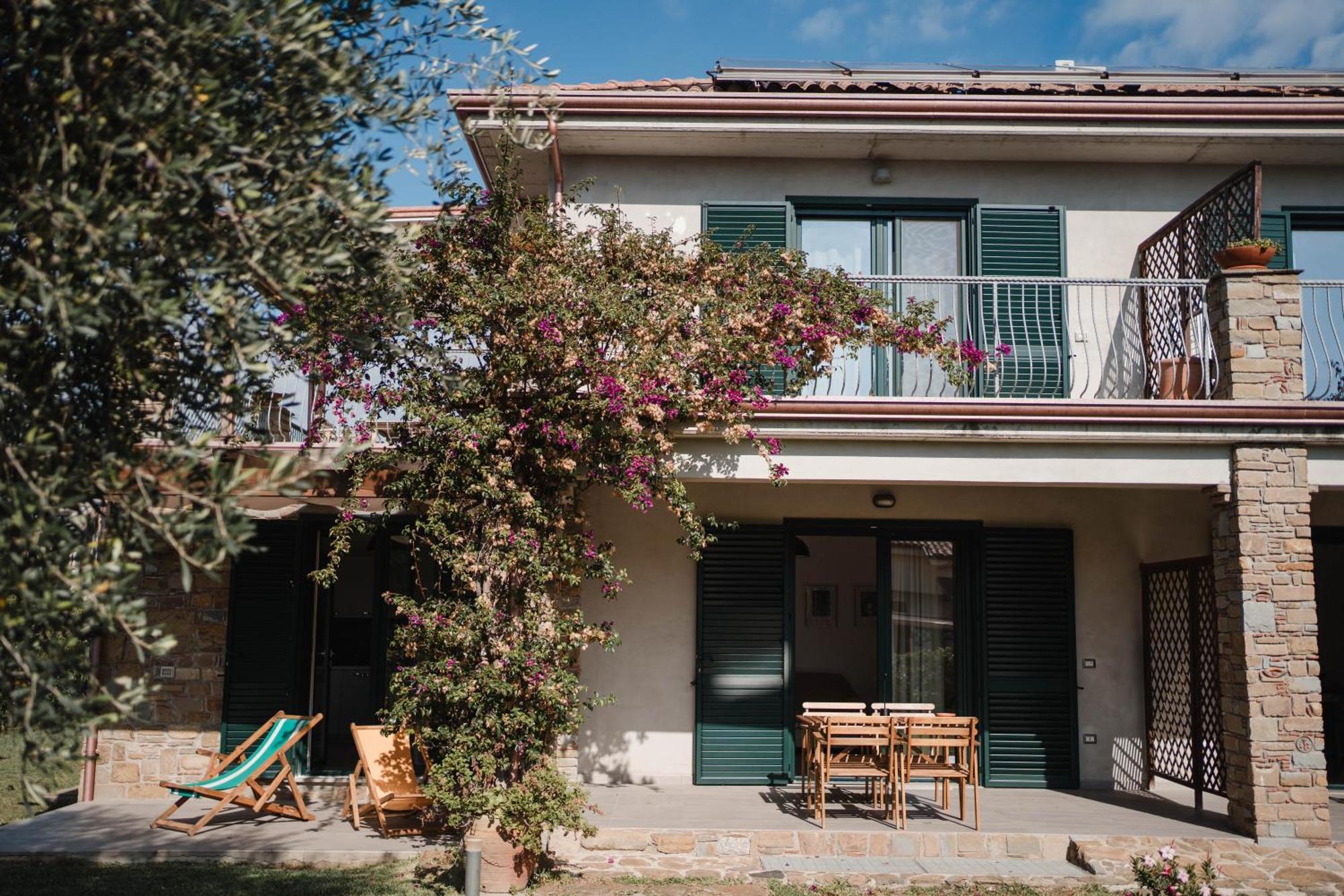 Villa Di Marinella Асчеа Екстериор снимка