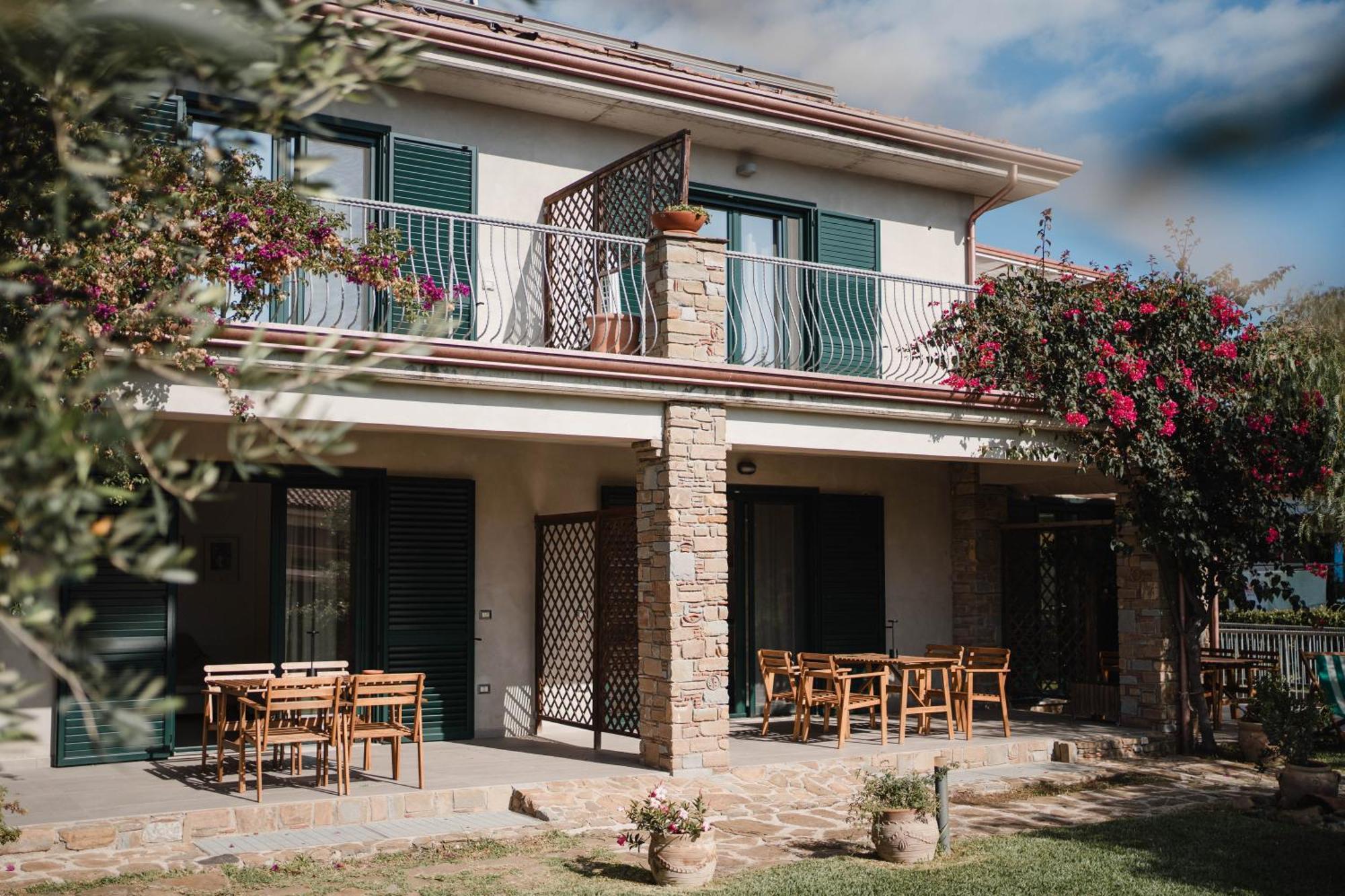 Villa Di Marinella Асчеа Екстериор снимка