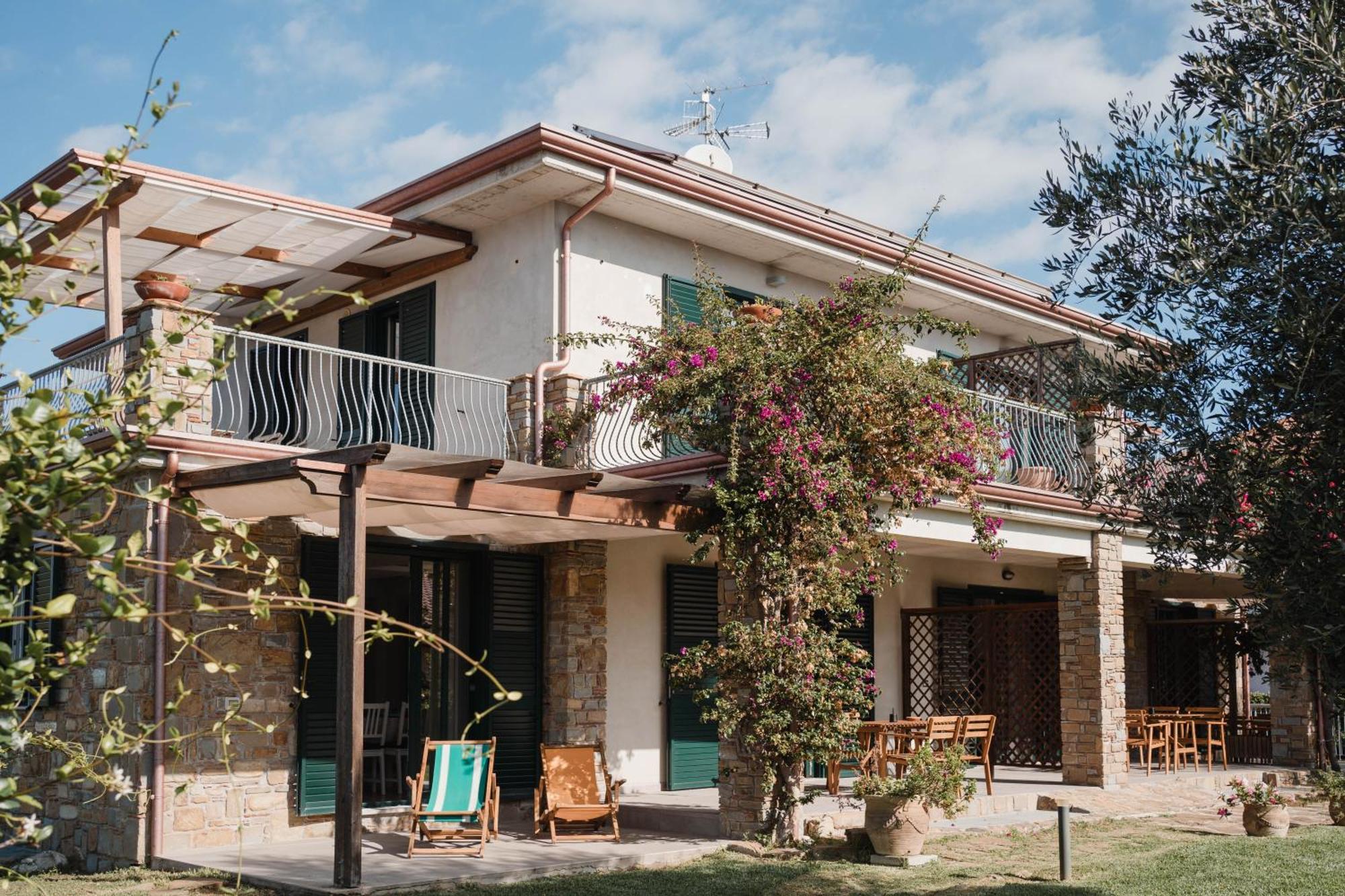 Villa Di Marinella Асчеа Екстериор снимка
