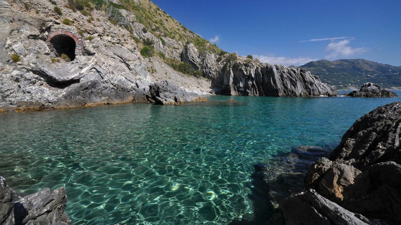Villa Di Marinella Асчеа Екстериор снимка
